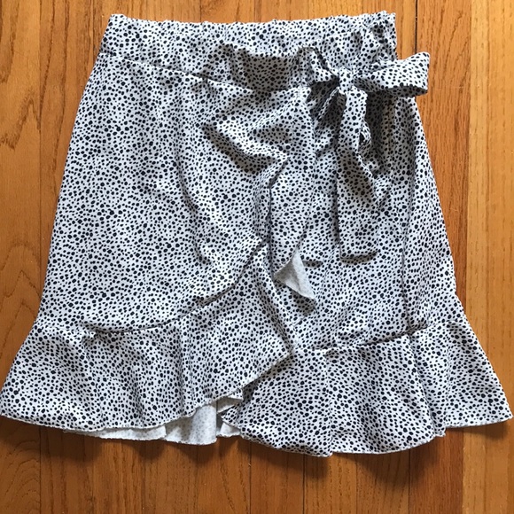 Princess Polly Dresses & Skirts - Spotted ruffle skirt with tie black and white